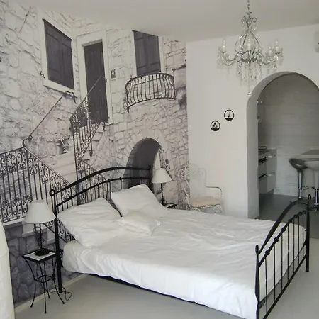 Studio For 2 Adults And 1 Child *