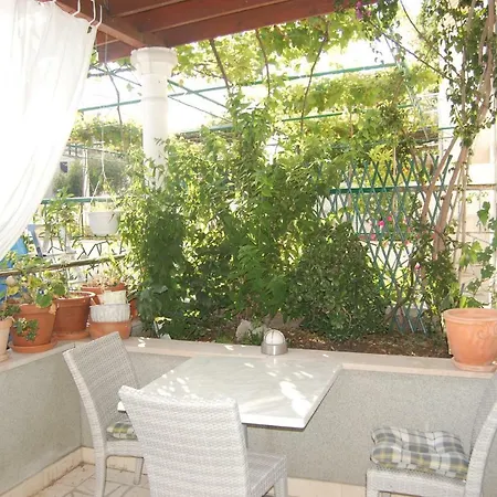 Studio For 2 Adults And 1 Child Makarska