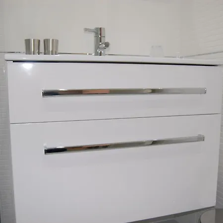 Studio For 2 Adults And 1 Child Apartment *