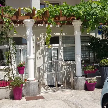 Studio For 2 Adults And 1 Child